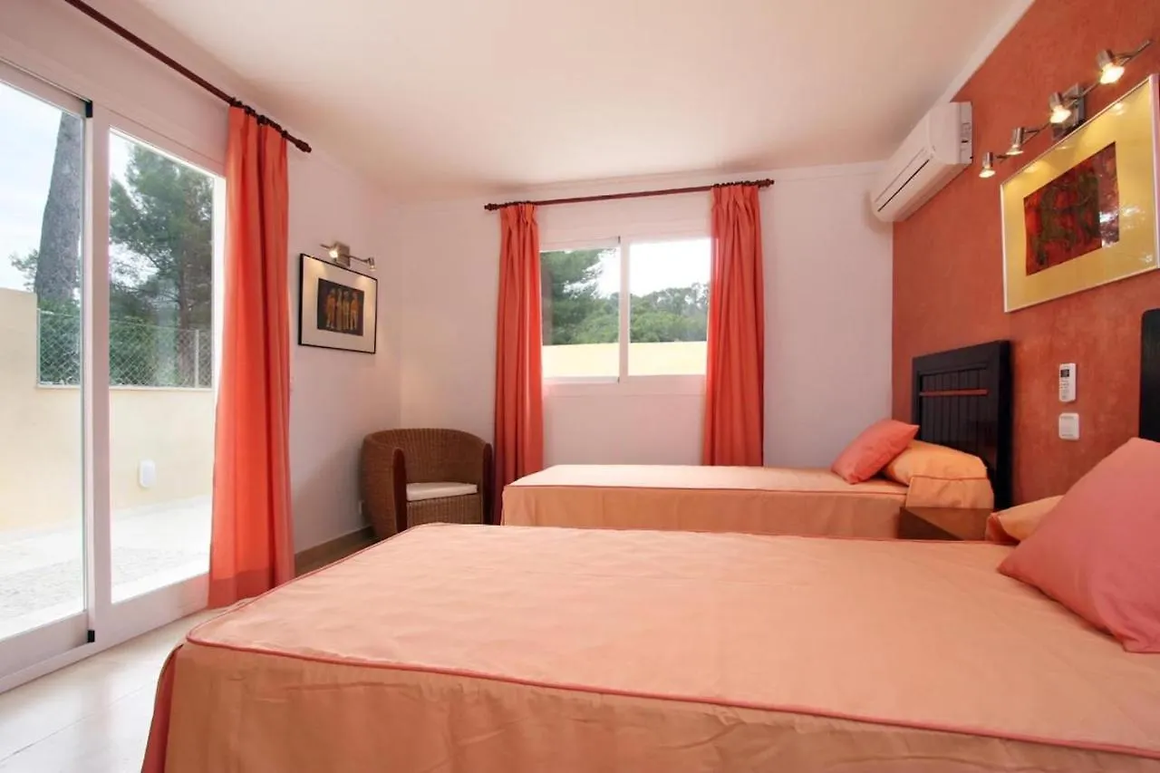 Can Medina Cala de Sant Vicenc 0*,
